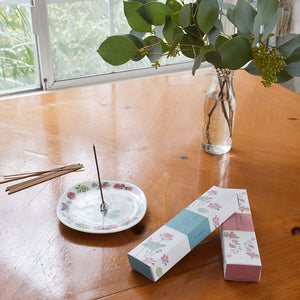 天然精油のお線香　ろーたすの池　あねもねの小径(使用シーン)