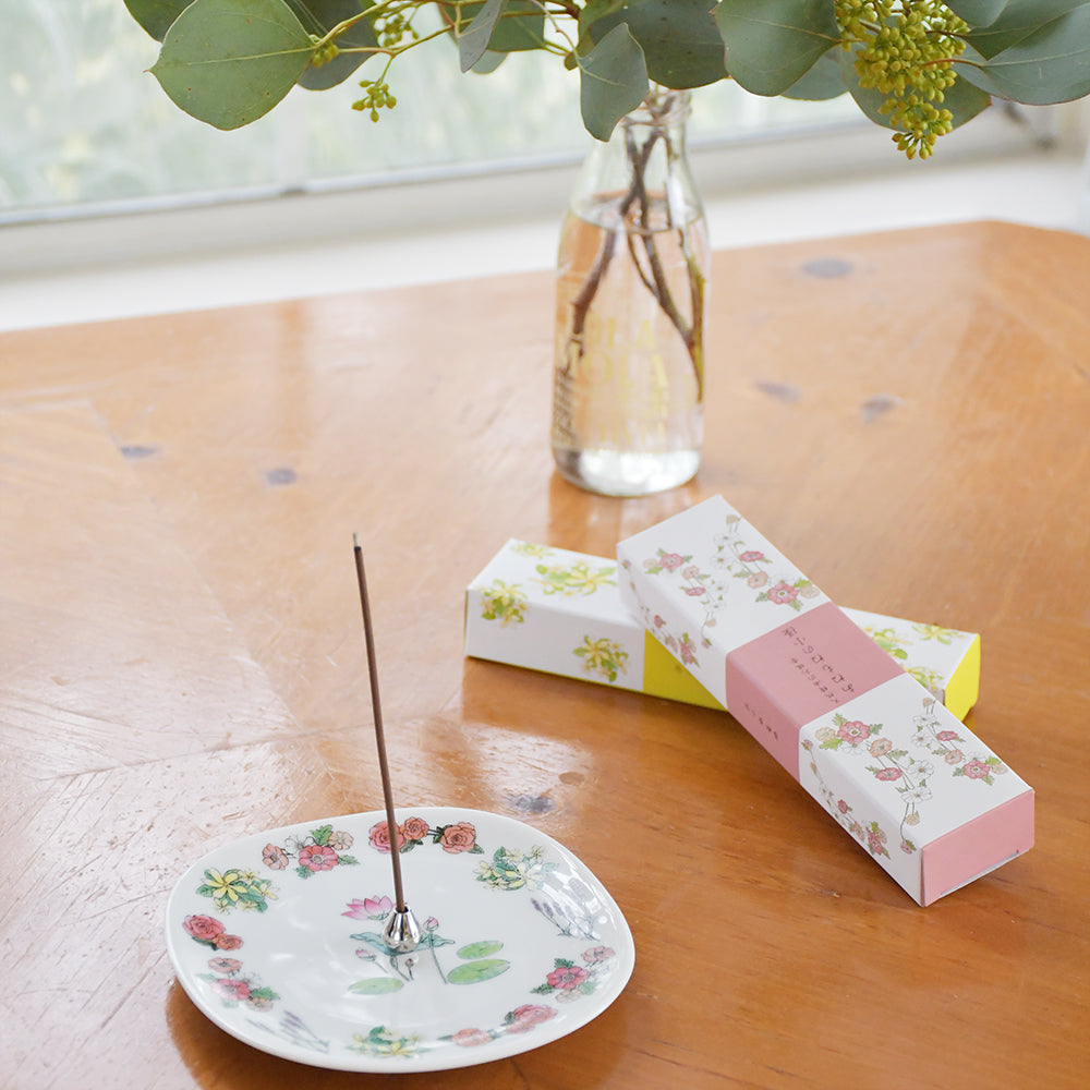 天然精油のお線香　あねもねの小径　窓辺のじゃすみん(使用シーン)