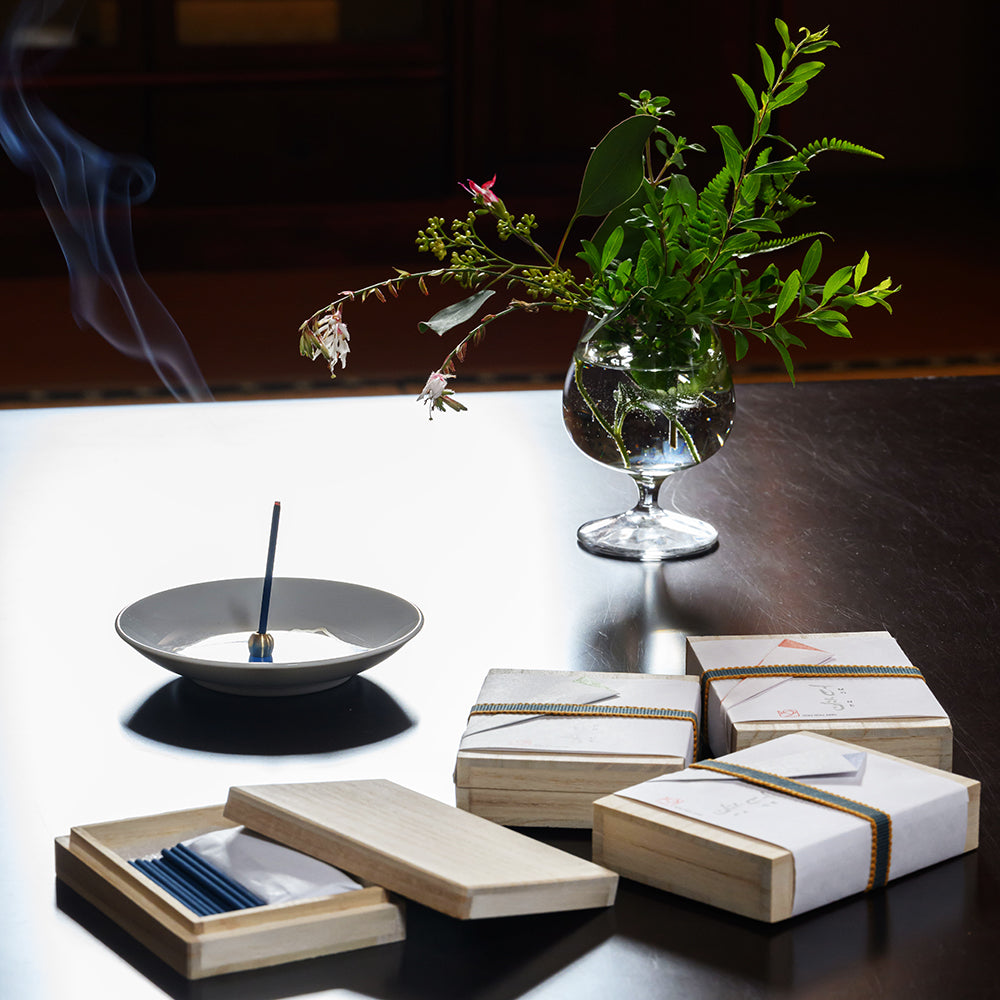 百音 -もね- 桐箱(使用シーン)