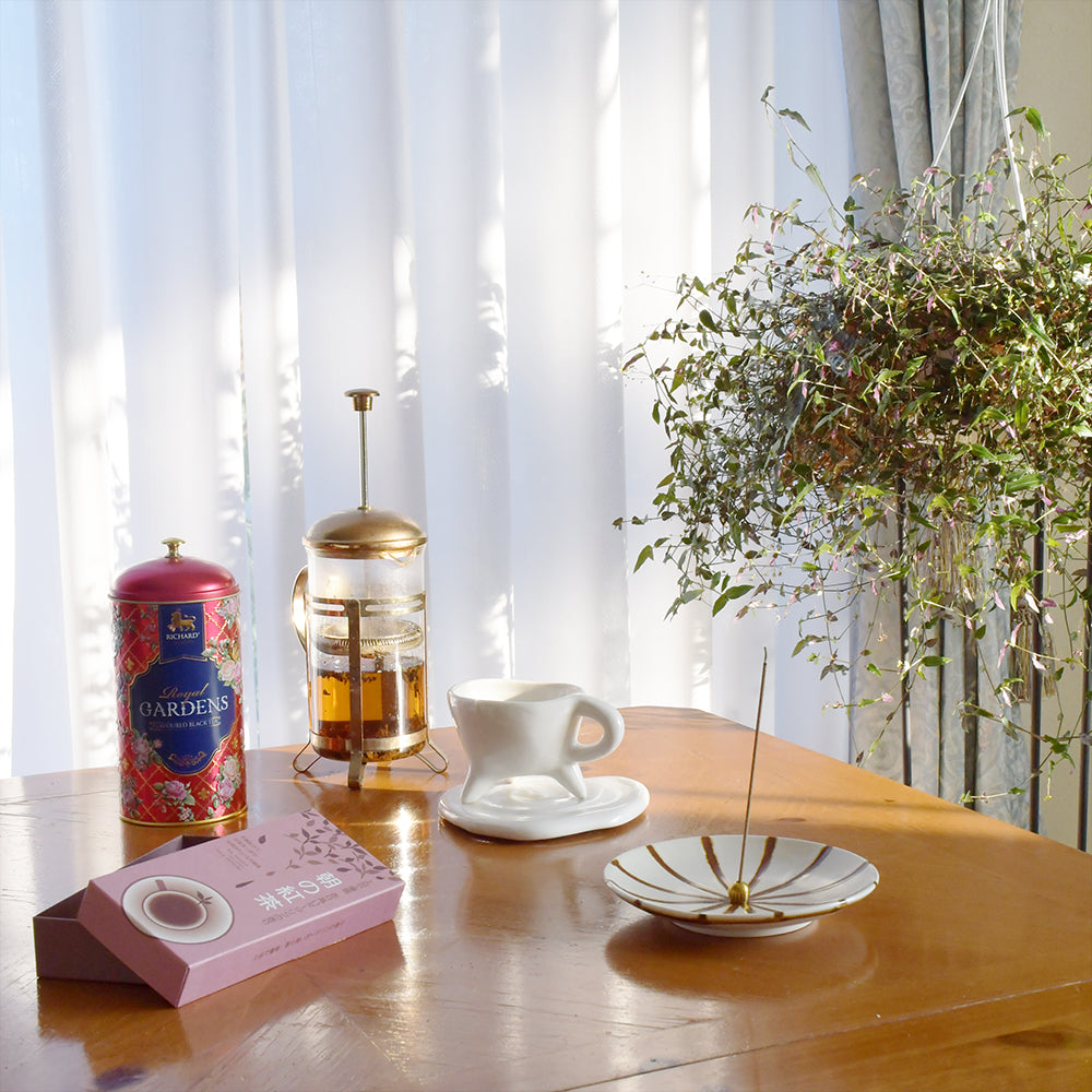 朝のお線香　紅茶（ティータイムでの使用シーン）