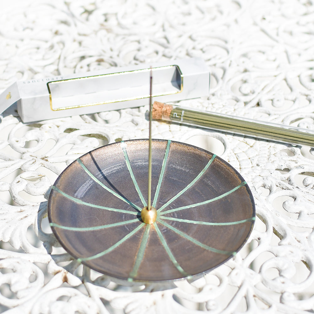 サークル香皿 -ブロンズ-【吉野瞬×YOUYOUANG】（使用シーン）